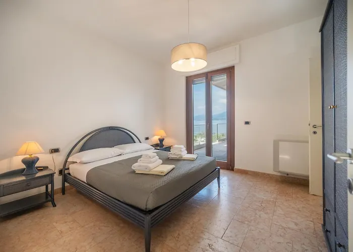 Вилла Villasgarda - Lorena Carbona Торри-дель-Бенако