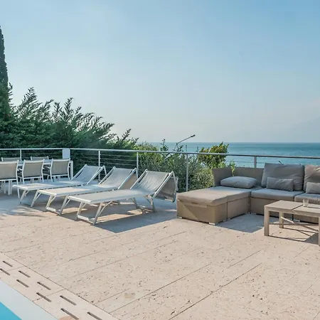 Villasgarda - Lorena Carbona Villa Torri del Benaco