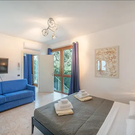 Villasgarda - Lorena Carbona Villa *