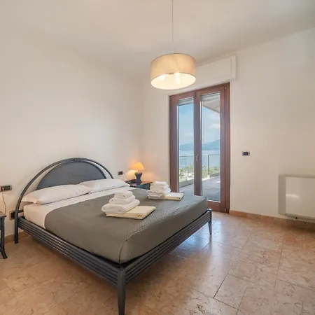 Villa Villasgarda - Lorena Carbona Torri del Benaco